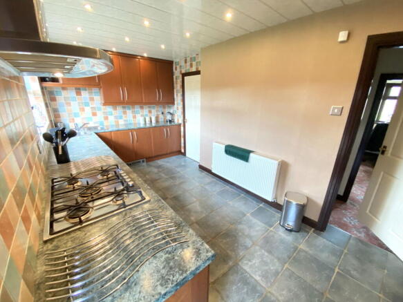 4 bed Detached for sale Image 11
