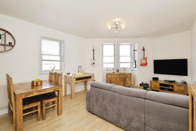 2 bed Apartment for sale Image 5