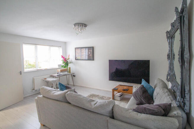 Dunlop Close, Sayers Common photo 5