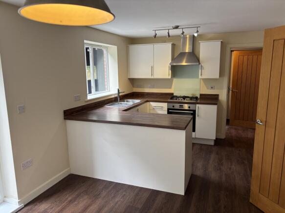 4 bed Detached for sale Image 5