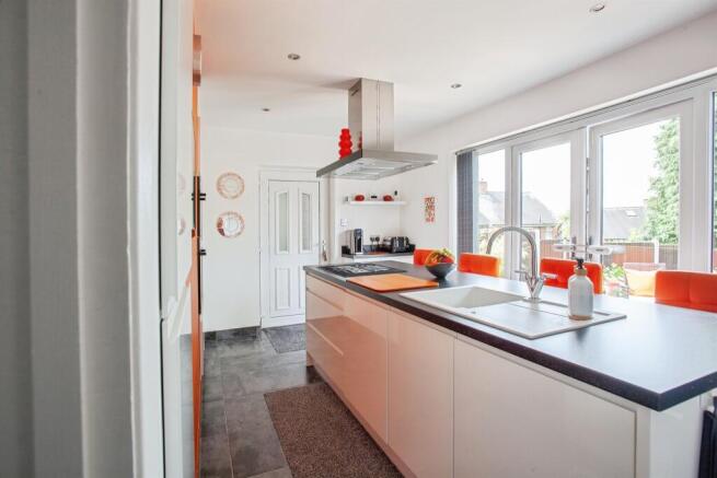 2 bed Semi-Detached for sale Image 8