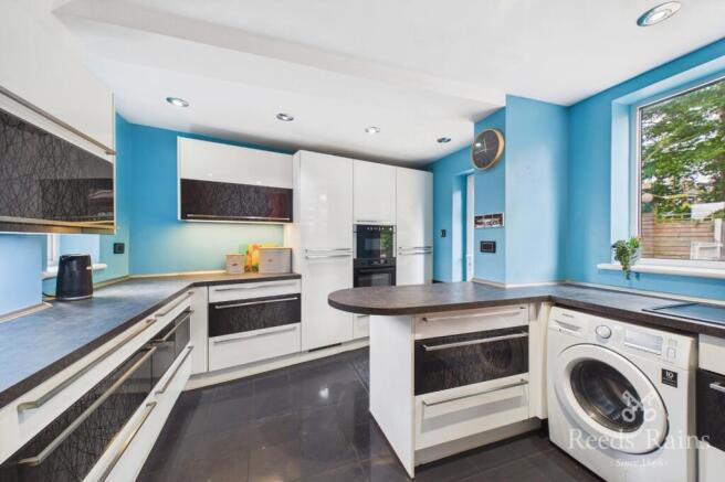 3 bed Semi-Detached for sale Image 4