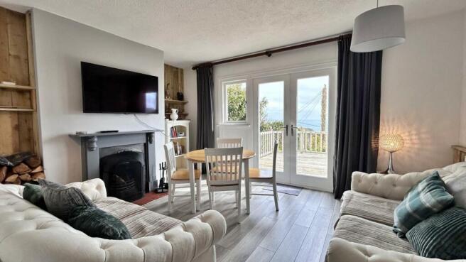 Living Room 1.jpg
