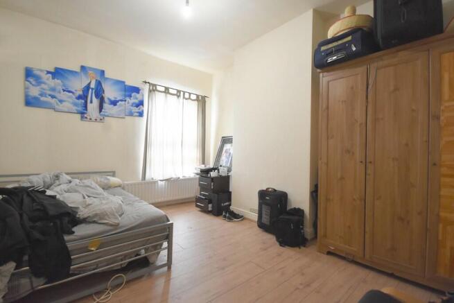Bedroom 2-min