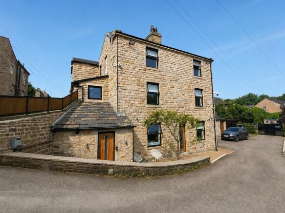 6 bed Detached for sale