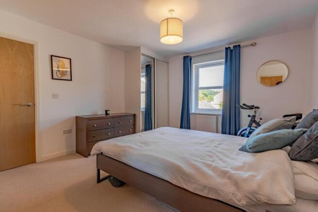 2 bed Flat for sale Image 8