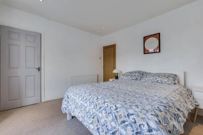 4 bed Semi-Detached for sale Image 11
