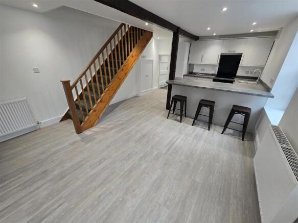 Lounge/Kitchen