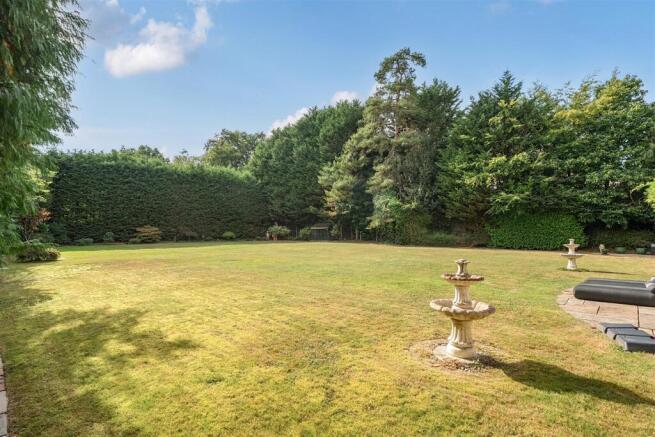 The Warren, Kingswood, Surrey photo 4