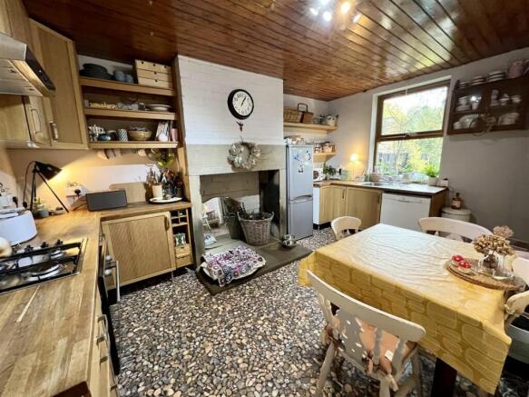 OPEN-PLAN DINING KITCHEN