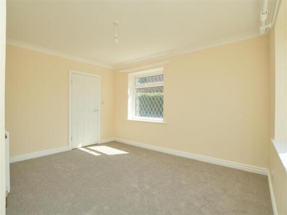 3 bed Detached Bungalow to rent Image 8