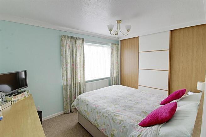 bed 2.jpg