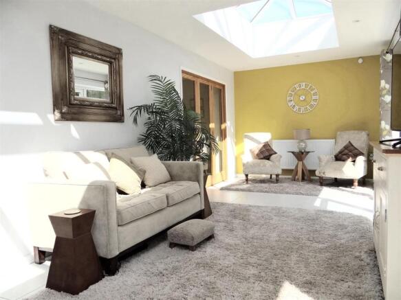 FamilyRoom.JPG