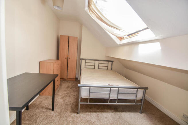 5 bed House to rent Image 8