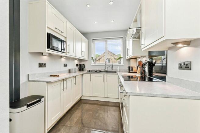 4 bed Semi-Detached for sale Image 5