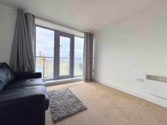3 bed Apartment for sale Image 12
