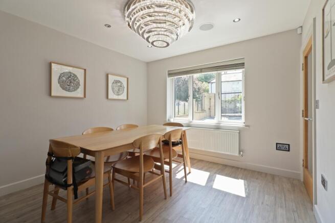 4 bed Detached for sale Image 11