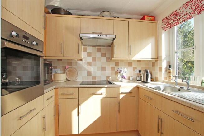 16GL - KItchen 2.jpg