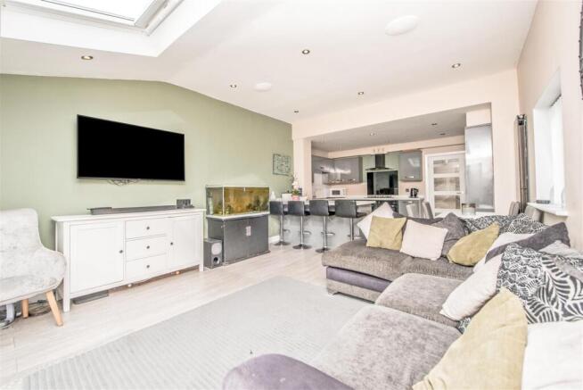 3 bed Semi-Detached for sale Image 9