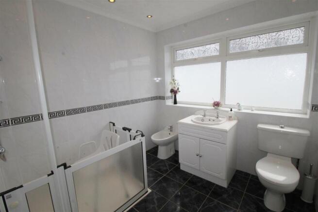 Poulton Avenue, 44, shower room.JPG
