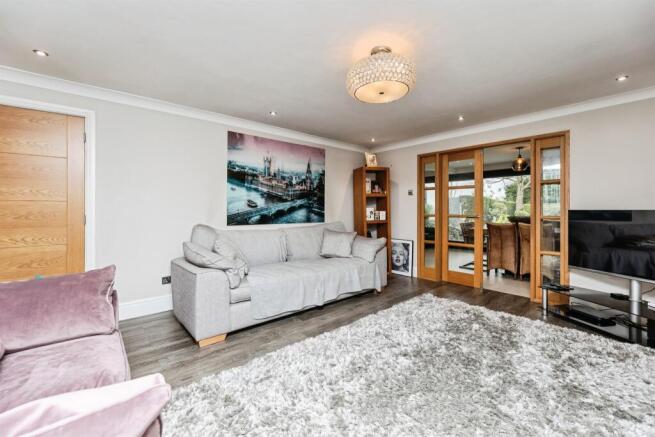 4 bed Detached for sale Image 7
