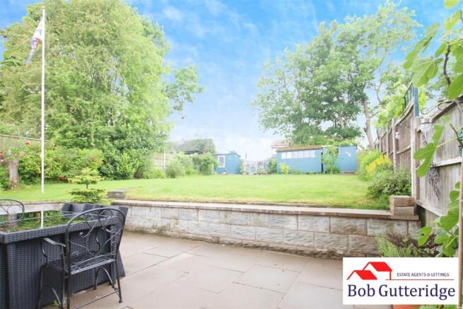 ENCLOSED REAR GARDEN