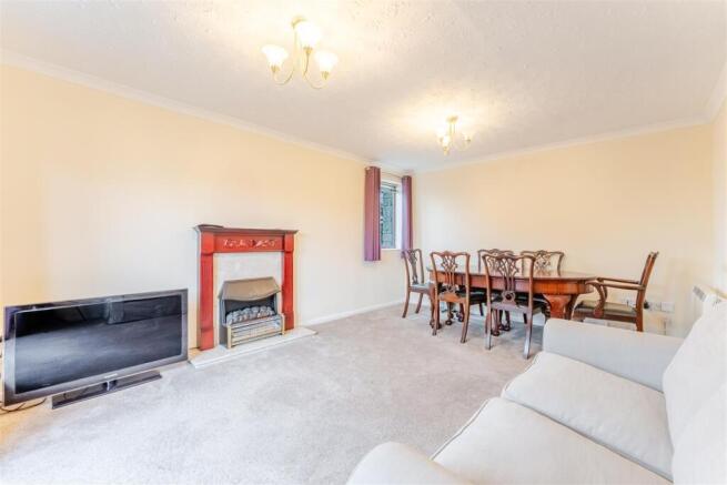 3 - lounge diner.jpg