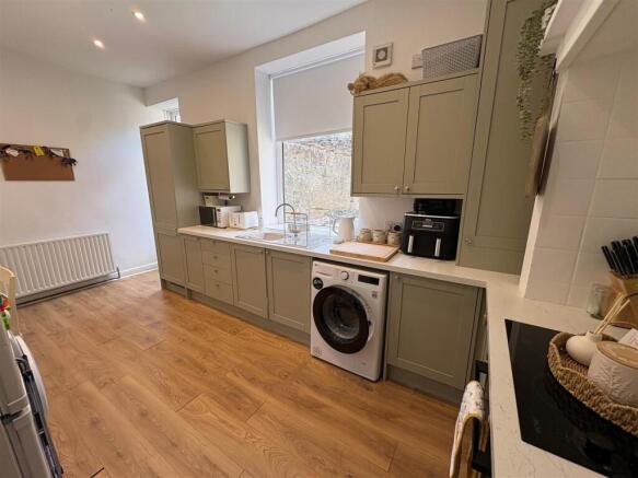3 bed Semi-Detached for sale Image 8