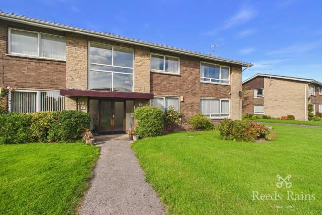 2-bed flat on Moss Close, Wickersley, Rotherham, South Yorkshire, S66, £210,000