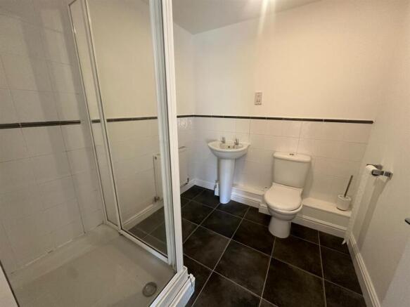 2 bed Apartment to rent Image 11