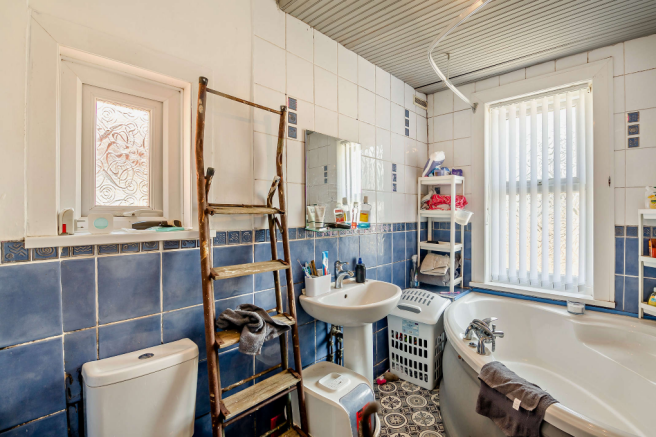 3 bed Semi-Detached for sale Image 11