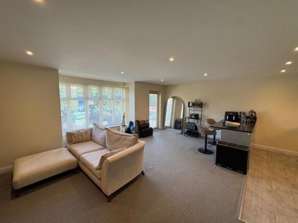 Sitting/Dining Area
