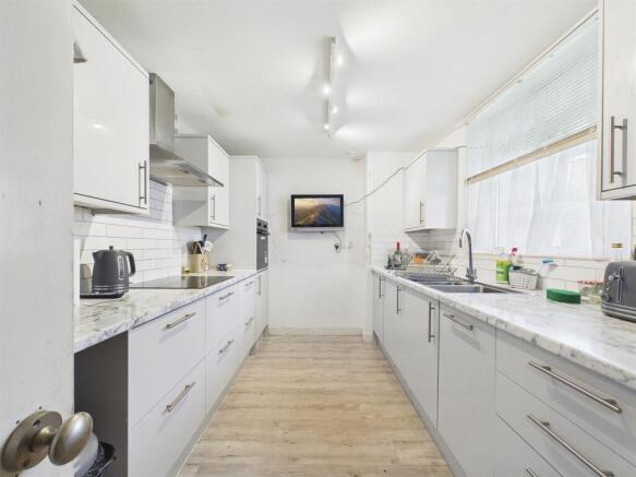 2 - Maisonette for Auction, Dove Street, Bristol.j