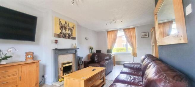 Lounge/Dining Room