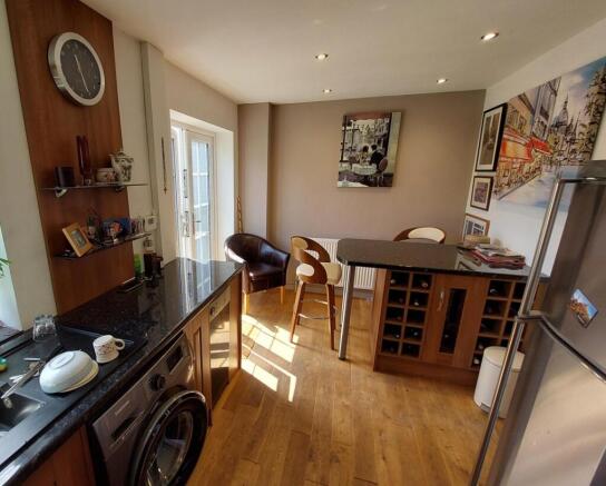 3 bed Link Detached House for sale Image 7