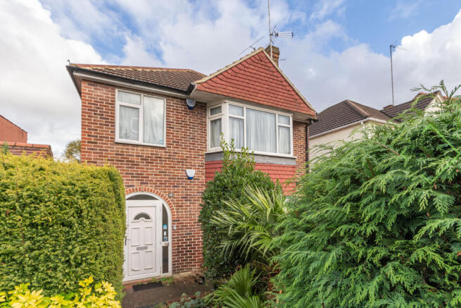 28 Petworth Road, N12 9HH-12