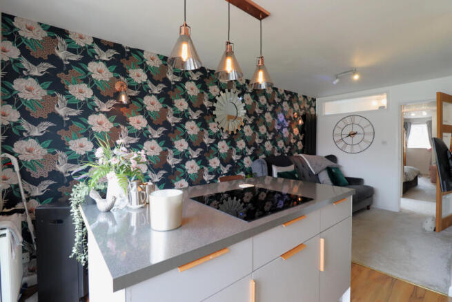 5 bed Detached for sale Image 7