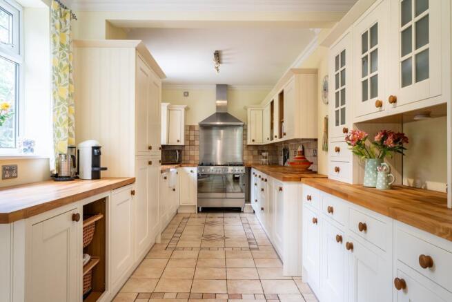 4 bed Detached for sale Image 10