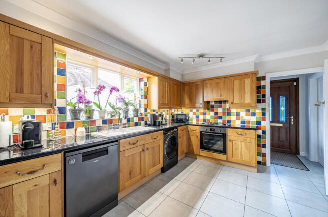 1345183-3-68af077...