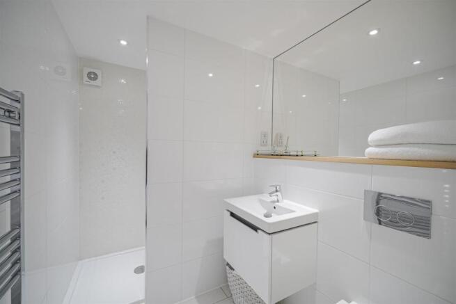 EN SUITE SHOWER ROOM