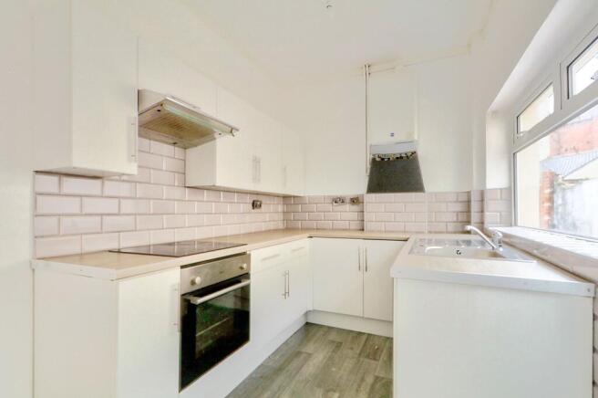 2 bed Terraced to rent Image 5