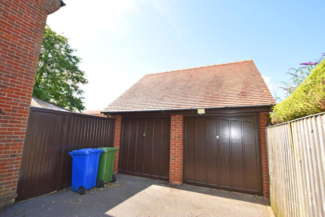 4 bed Detached to rent Image 10