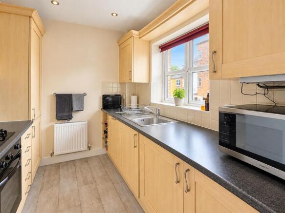 Kitchen 2.jpeg