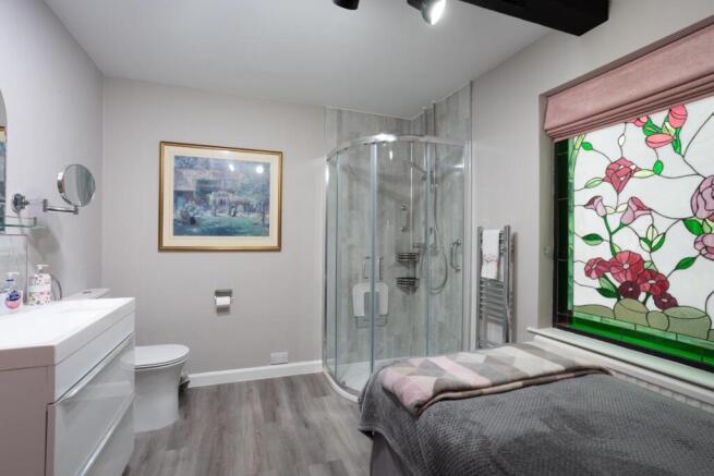 4 bed Detached for sale Image 11