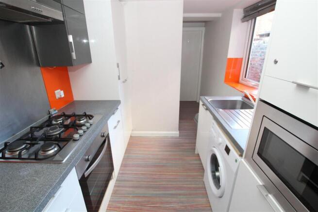 5 bed House to rent Image 9