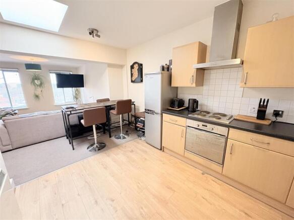 L-Shaped Open Plan Living/Kitchen