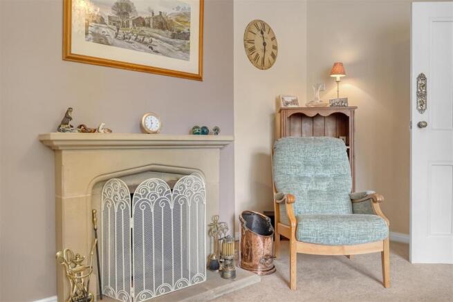 5 bed Semi-Detached for sale Image 8