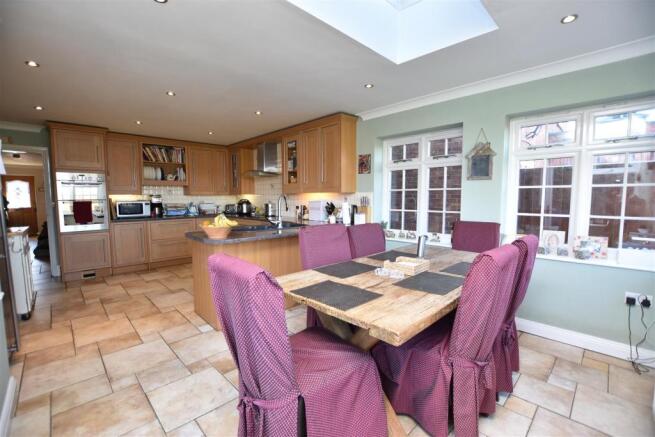 LIVING KITCHEN