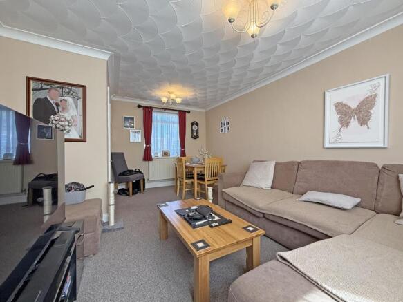 Shakespeare Road 6 - Lounge Front.jpg