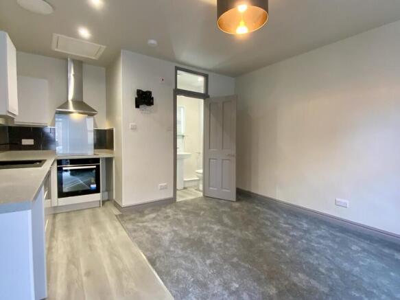 Studio to rent Image 4